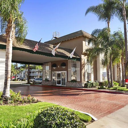 Ramada By Wyndham Costa Mesa/Newport Beach Экстерьер фото