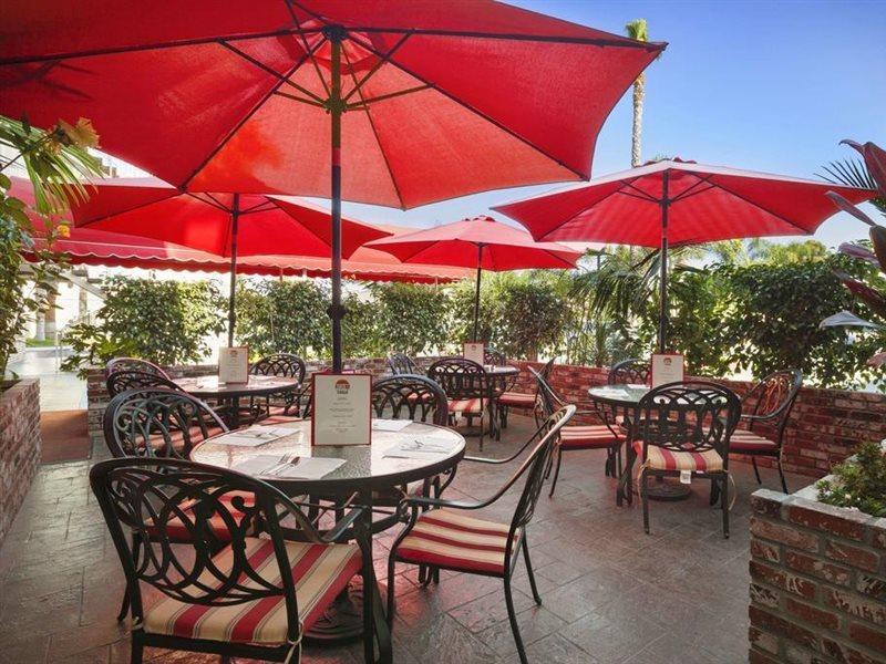 Ramada By Wyndham Costa Mesa/Newport Beach Экстерьер фото