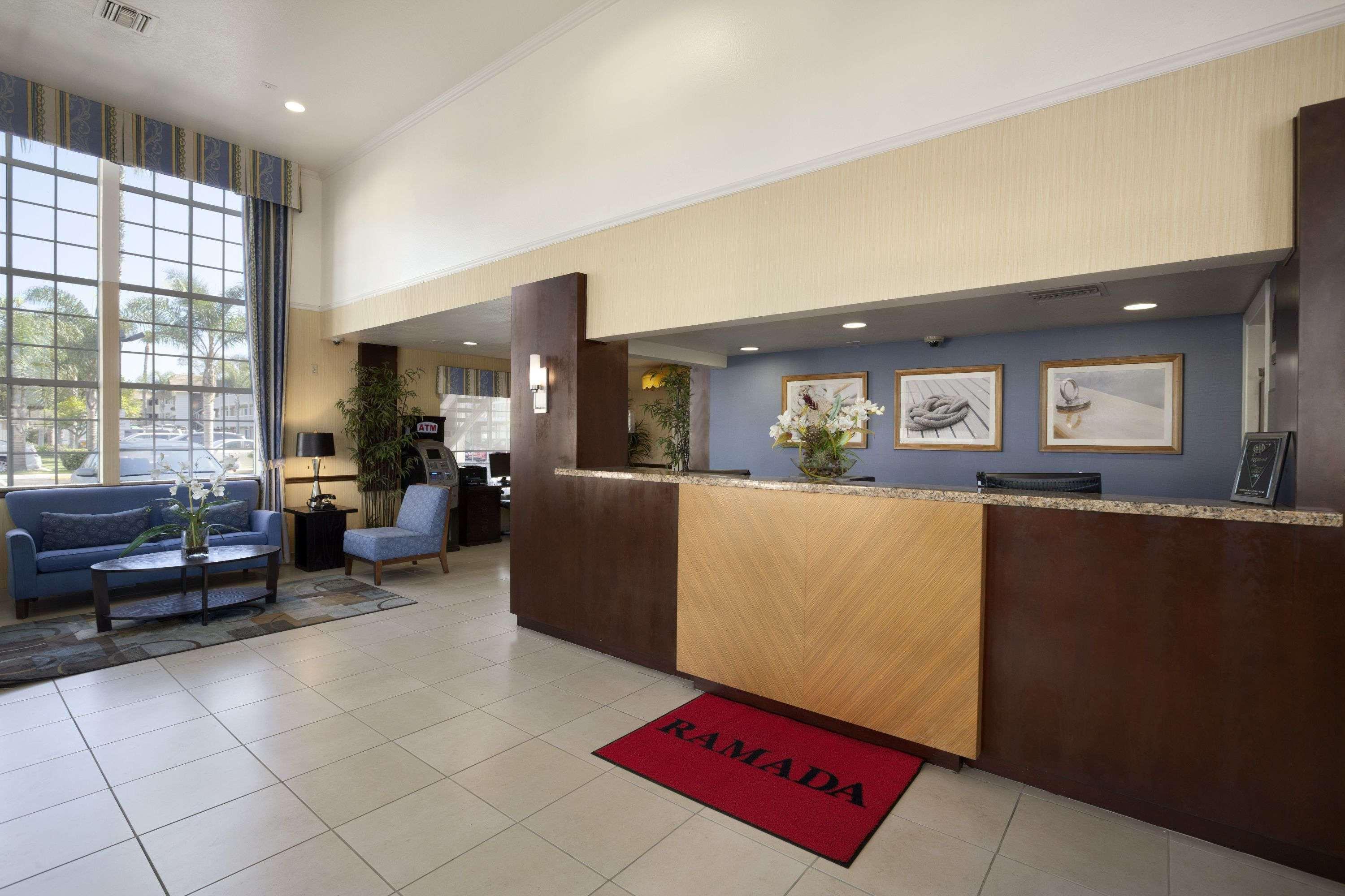 Ramada By Wyndham Costa Mesa/Newport Beach Экстерьер фото