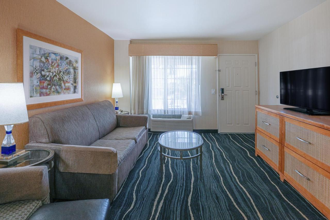 Ramada By Wyndham Costa Mesa/Newport Beach Экстерьер фото
