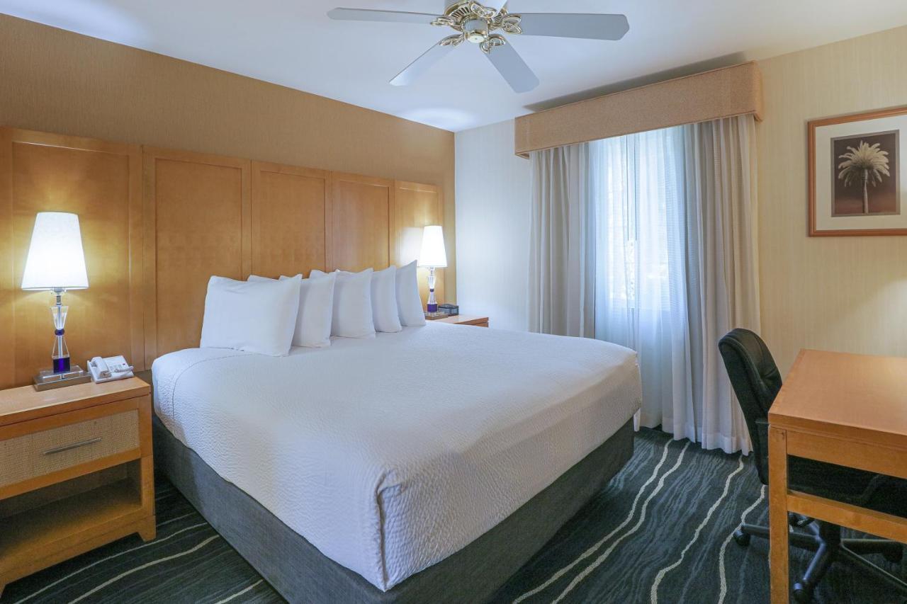 Ramada By Wyndham Costa Mesa/Newport Beach Экстерьер фото