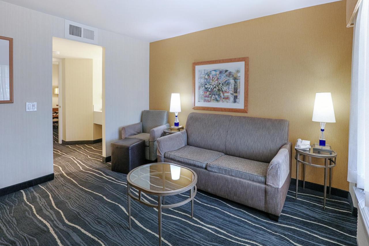 Ramada By Wyndham Costa Mesa/Newport Beach Экстерьер фото
