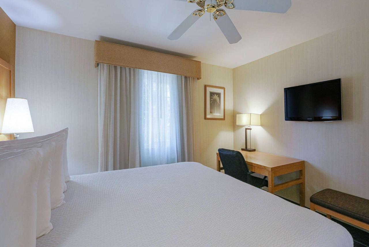 Ramada By Wyndham Costa Mesa/Newport Beach Экстерьер фото