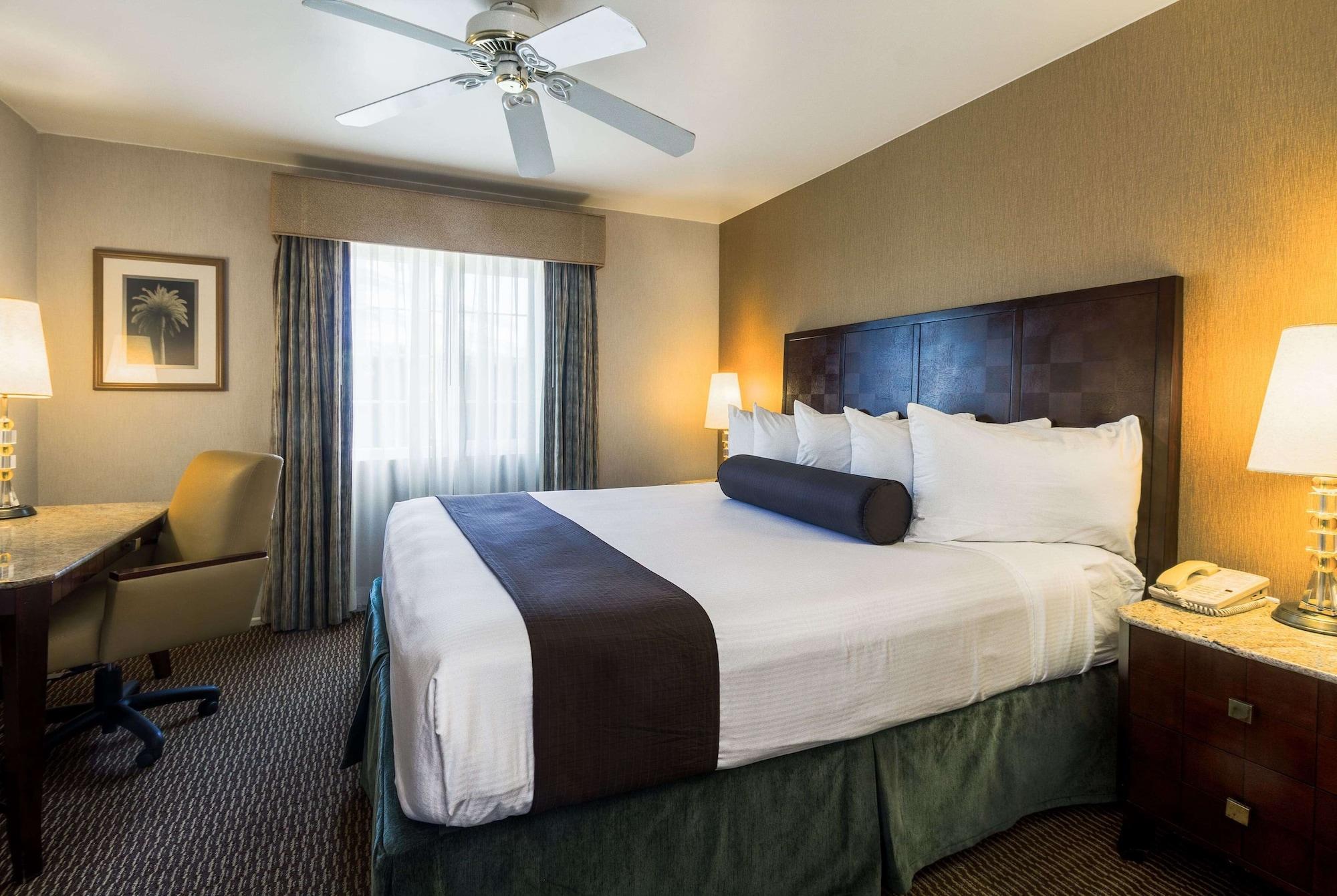 Ramada By Wyndham Costa Mesa/Newport Beach Экстерьер фото
