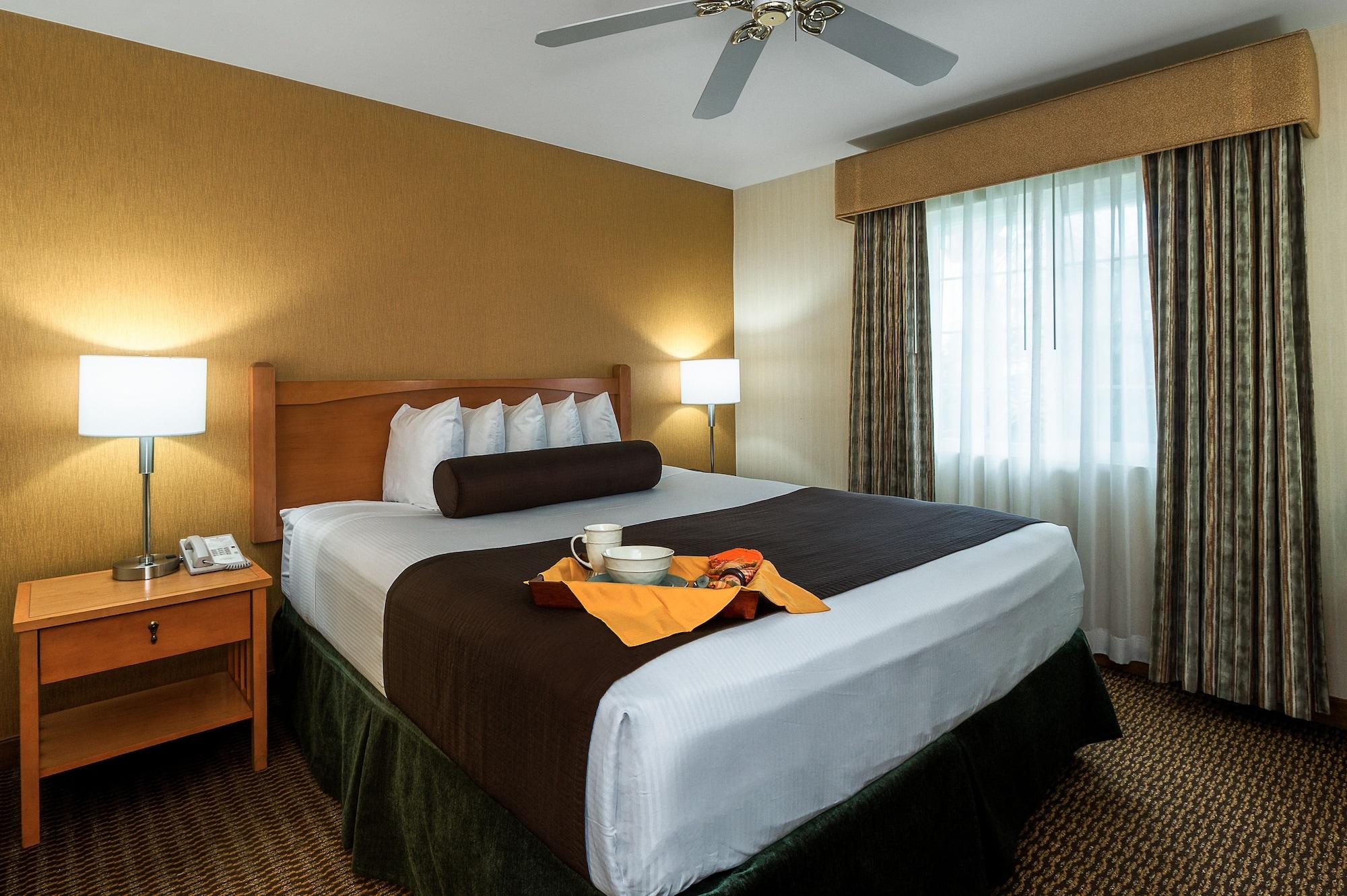 Ramada By Wyndham Costa Mesa/Newport Beach Экстерьер фото