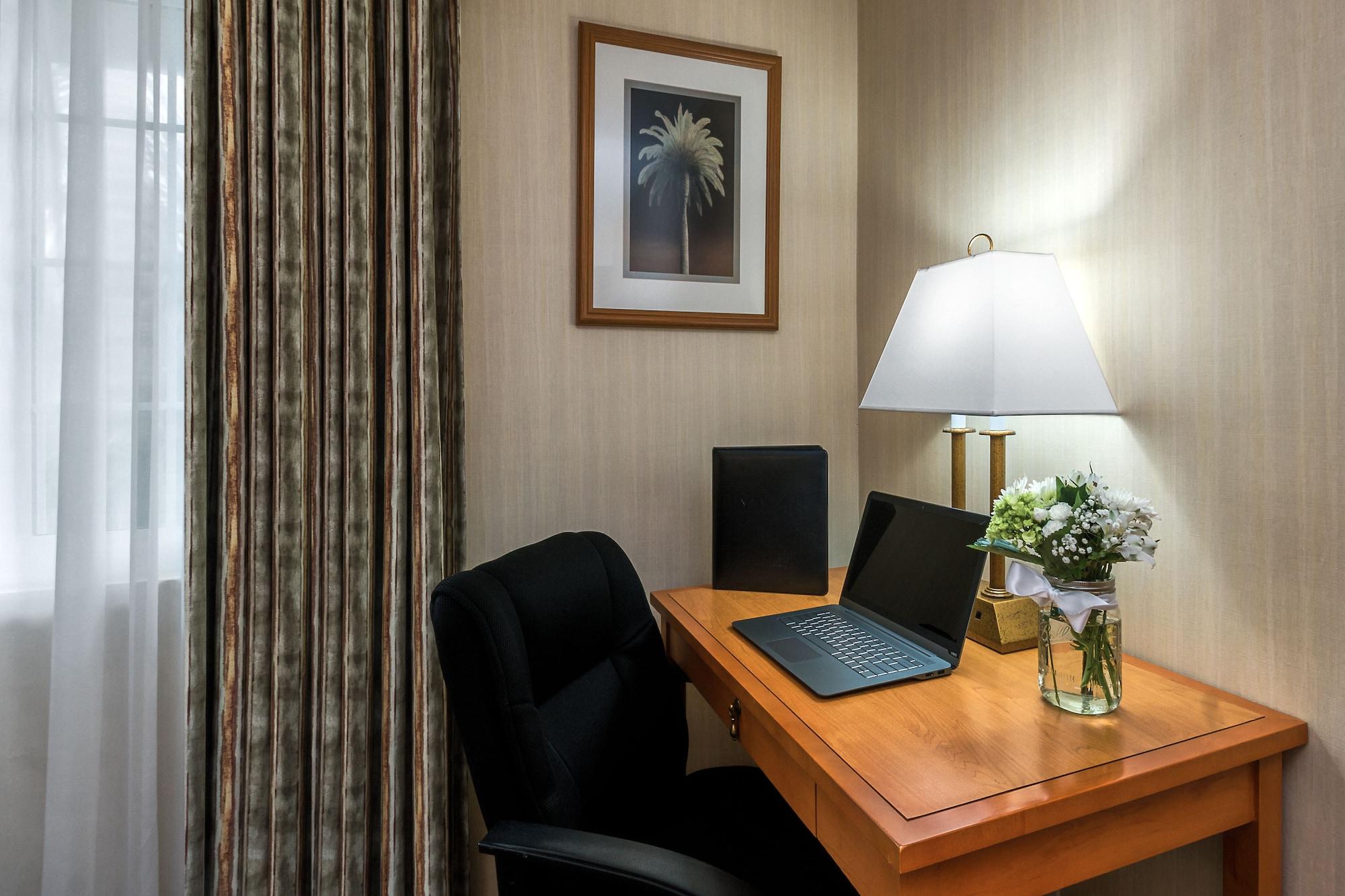 Ramada By Wyndham Costa Mesa/Newport Beach Экстерьер фото