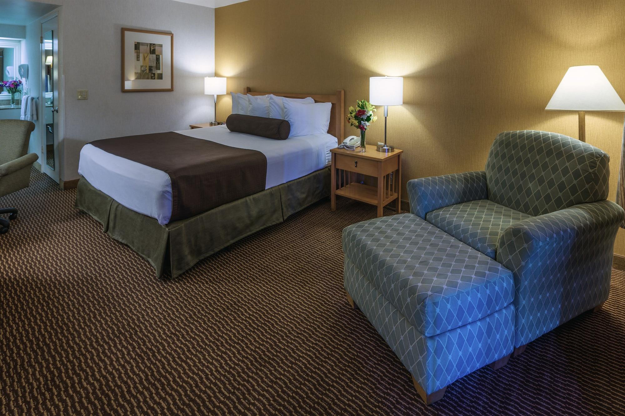 Ramada By Wyndham Costa Mesa/Newport Beach Экстерьер фото
