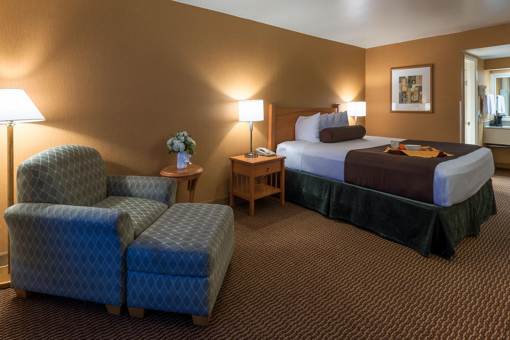 Ramada By Wyndham Costa Mesa/Newport Beach Экстерьер фото