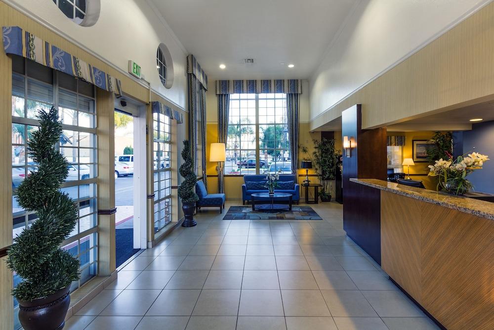 Ramada By Wyndham Costa Mesa/Newport Beach Экстерьер фото