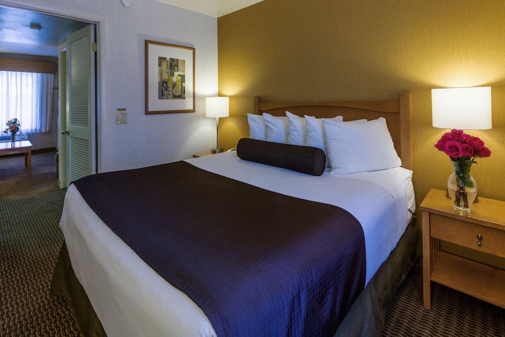 Ramada By Wyndham Costa Mesa/Newport Beach Экстерьер фото