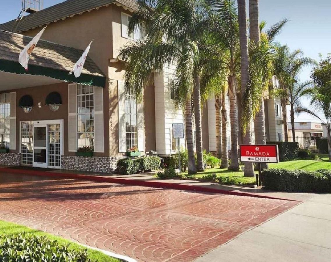 Ramada By Wyndham Costa Mesa/Newport Beach Экстерьер фото